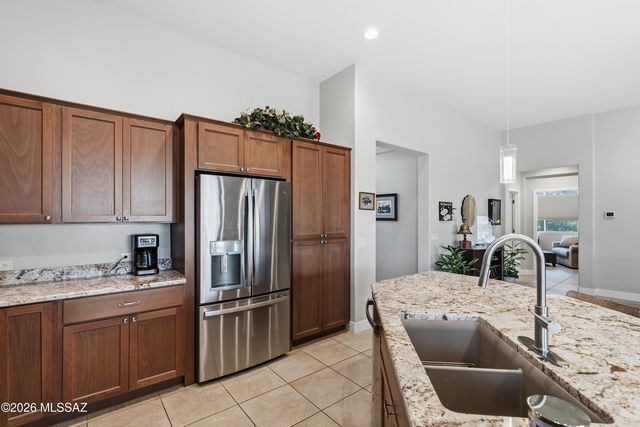 2355 E Thunder Bluff Drive, Green Valley, AZ 85614