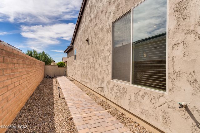 2355 E Thunder Bluff Drive, Green Valley, AZ 85614