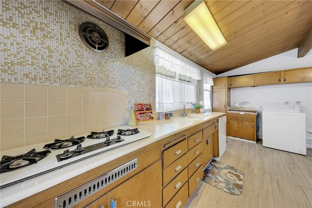 2200 Gregory, La Habra, CA 90631