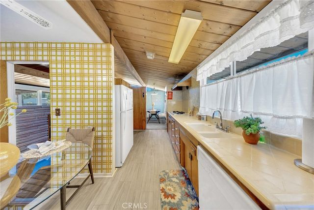 2200 Gregory, La Habra, CA 90631