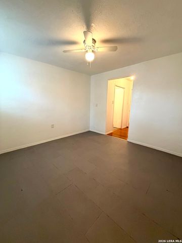 122 Waugh, San Antonio, TX 78223