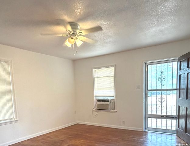 122 Waugh, San Antonio, TX 78223