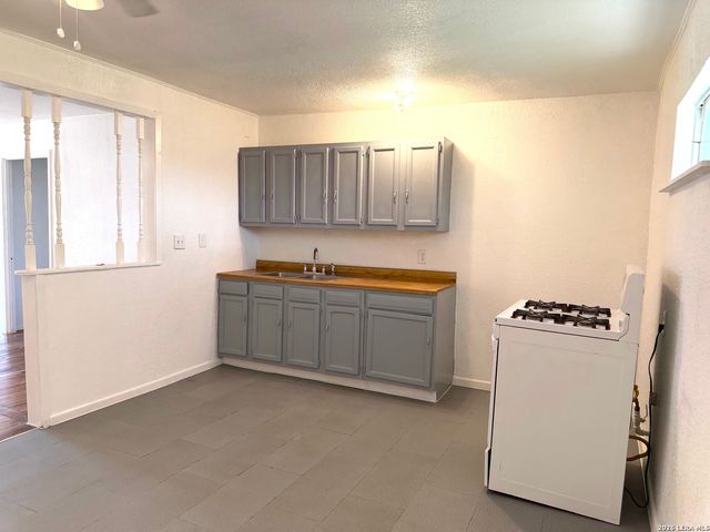 122 Waugh, San Antonio, TX 78223