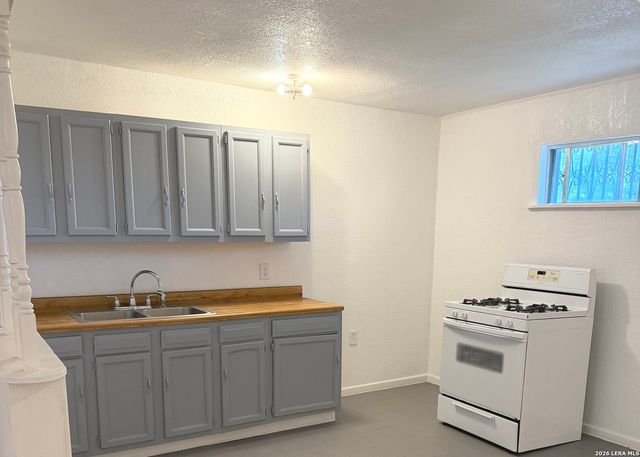 122 Waugh, San Antonio, TX 78223