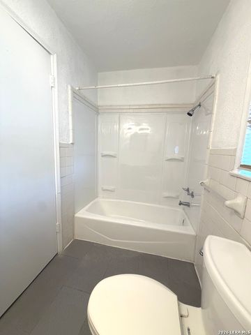 122 Waugh, San Antonio, TX 78223