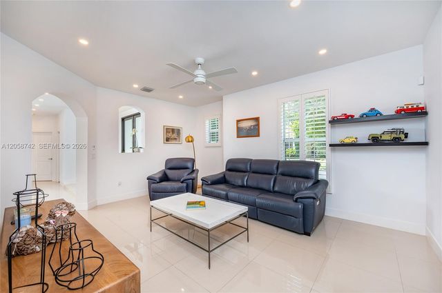 8425 SW 138th St, Palmetto Bay, FL 33158