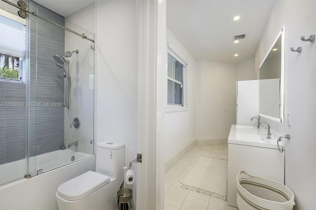 8425 SW 138th St, Palmetto Bay, FL 33158