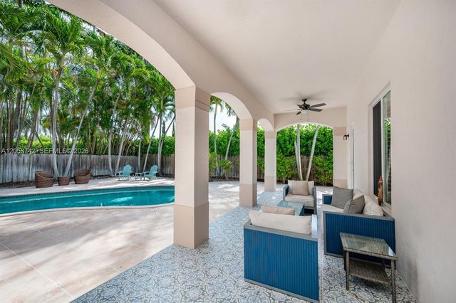 8425 SW 138th St, Palmetto Bay, FL 33158
