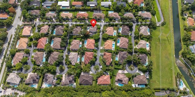 8425 SW 138th St, Palmetto Bay, FL 33158