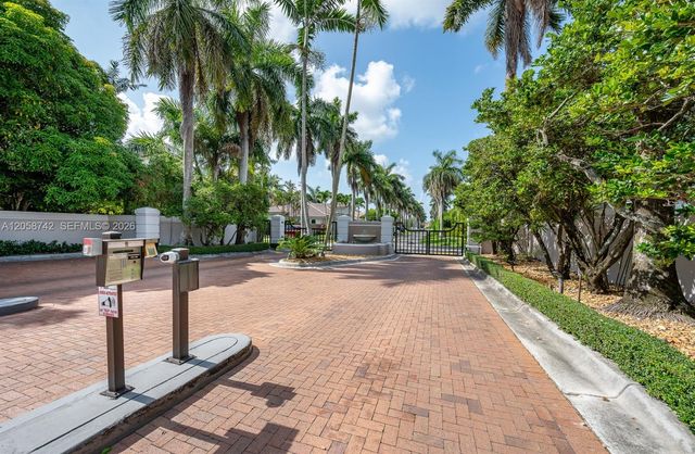 8425 SW 138th St, Palmetto Bay, FL 33158