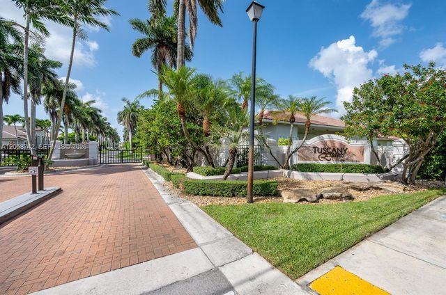 8425 SW 138th St, Palmetto Bay, FL 33158