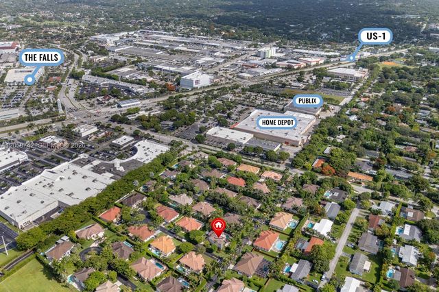 8425 SW 138th St, Palmetto Bay, FL 33158