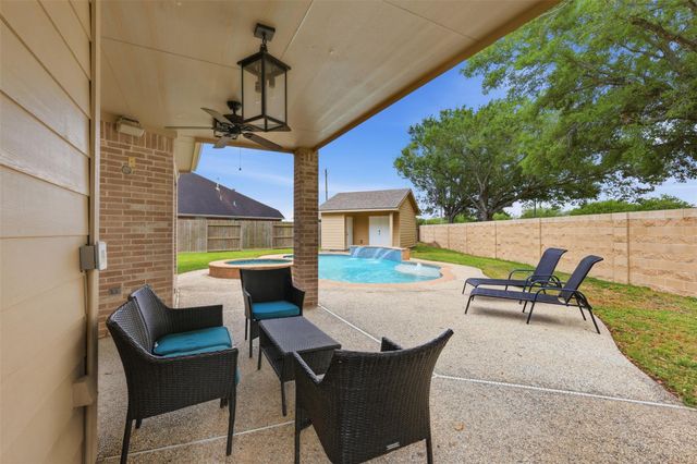 3019 Eagle Lake Drive, Pearland, TX 77581