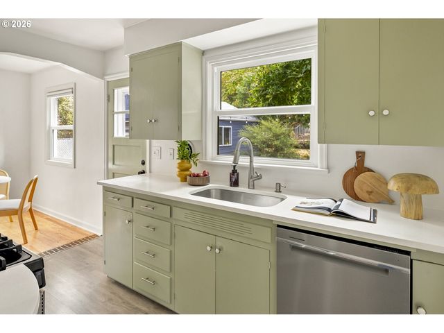 4752 Se 34TH Ave, Portland, OR 97202