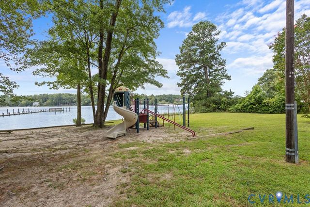 44 Spruce Dr, Hartfield, VA 23071