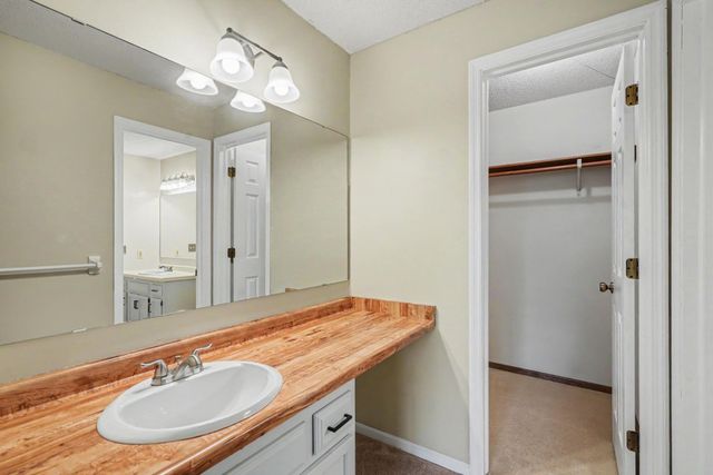 4213 Oakmede Lane 120D, White Bear Lake, MN 55110