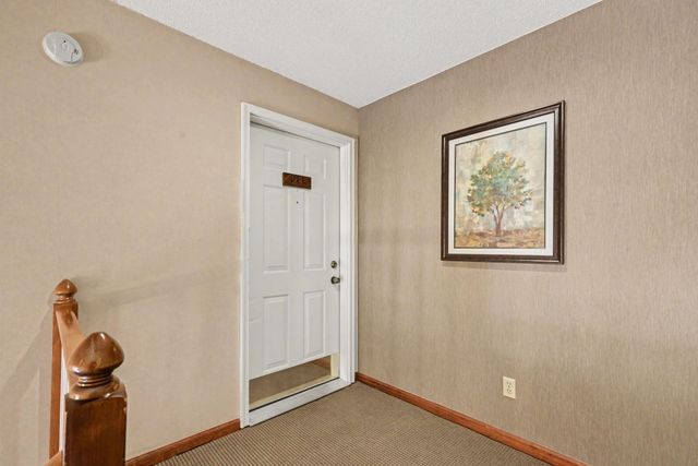 4213 Oakmede Lane 120D, White Bear Lake, MN 55110