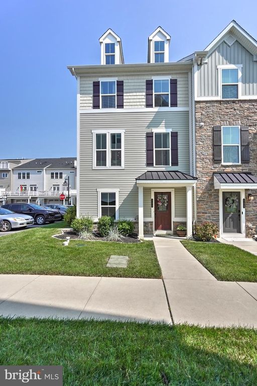 500 SAPPHIRE DR, Malvern, PA 19355
