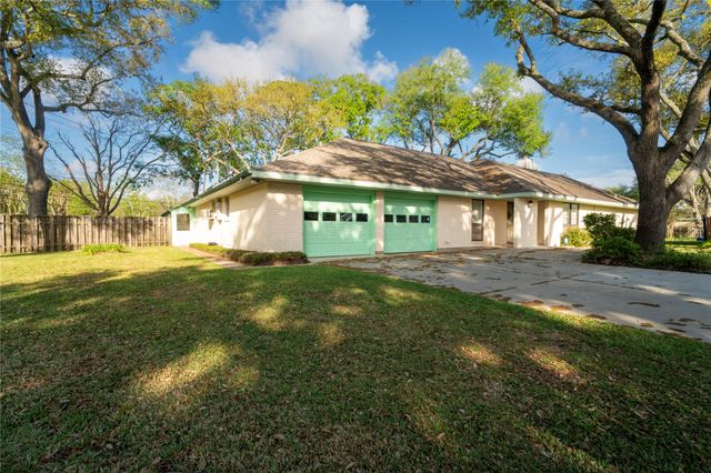 1716 Tara Circle, Texas City, TX 77591