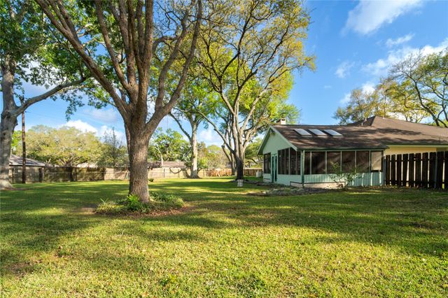 1716 Tara Circle, Texas City, TX 77591