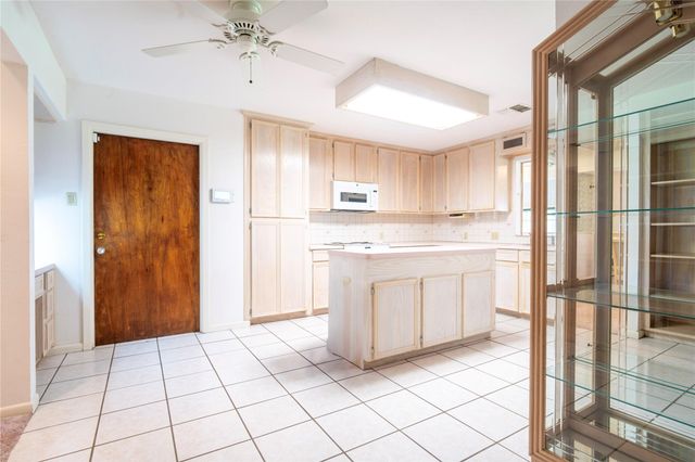 1716 Tara Circle, Texas City, TX 77591