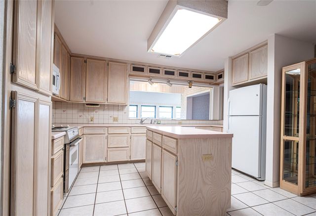 1716 Tara Circle, Texas City, TX 77591