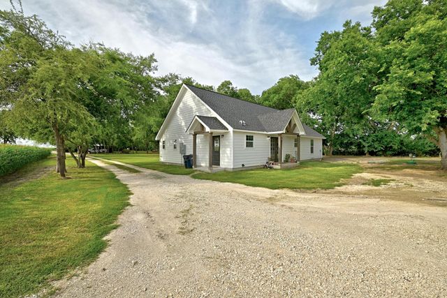 780 County Road 389, Granger, TX 76530