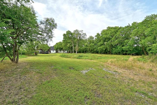 780 County Road 389, Granger, TX 76530