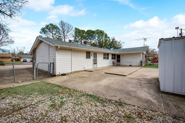 3711 E Devonshire Court, Irving, TX 75062