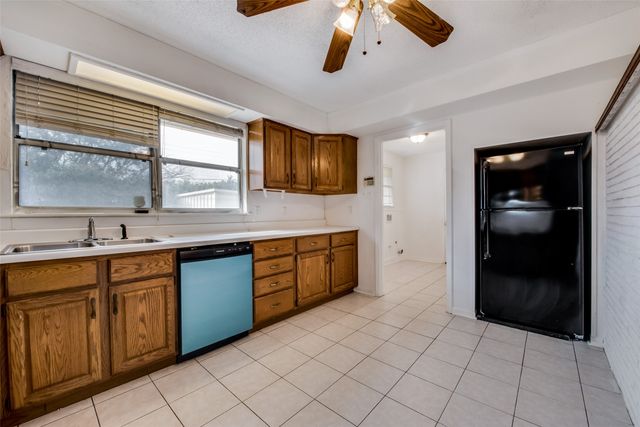 3711 E Devonshire Court, Irving, TX 75062