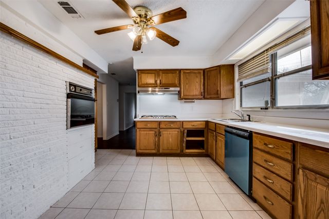 3711 E Devonshire Court, Irving, TX 75062