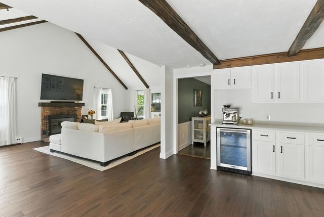 351 Farm Rd, Marlborough, MA 01752