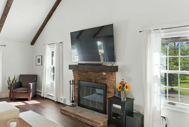 351 Farm Rd, Marlborough, MA 01752