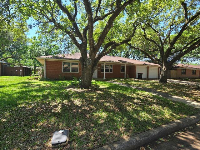 801 Rosewood Drive, Baytown, TX 77520