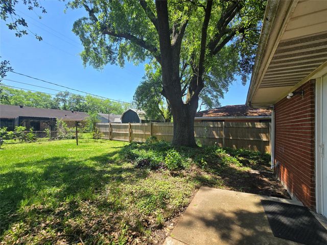 801 Rosewood Drive, Baytown, TX 77520