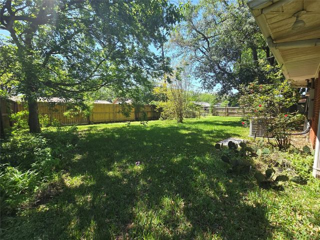 801 Rosewood Drive, Baytown, TX 77520