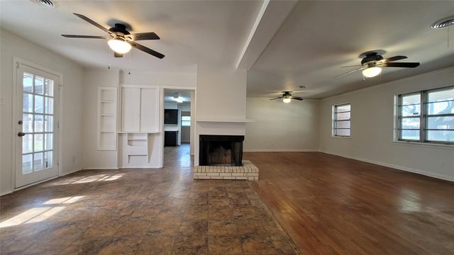801 Rosewood Drive, Baytown, TX 77520