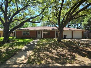 801 Rosewood Drive, Baytown, TX 77520