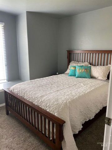 1285 Golden Pheasant Dr, Twin Falls, ID 83301