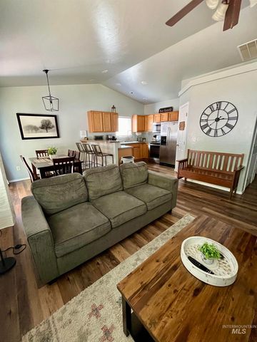 1285 Golden Pheasant Dr, Twin Falls, ID 83301