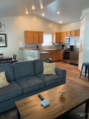 1285 Golden Pheasant Dr, Twin Falls, ID 83301