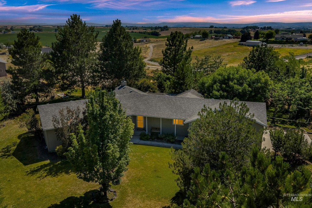 1925 Glenway Ave, Fruitland, ID 83619