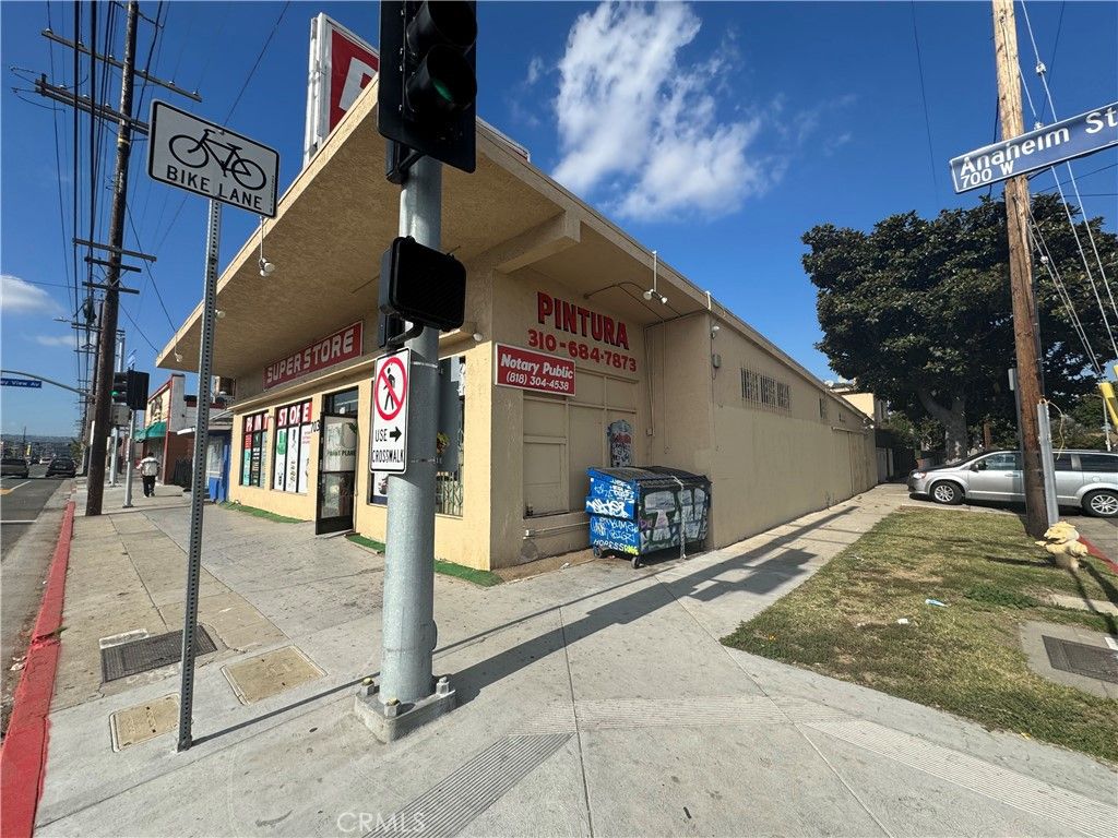 Image 1 of property listing at 703 W Anaheim, Wilmington, CA 90744