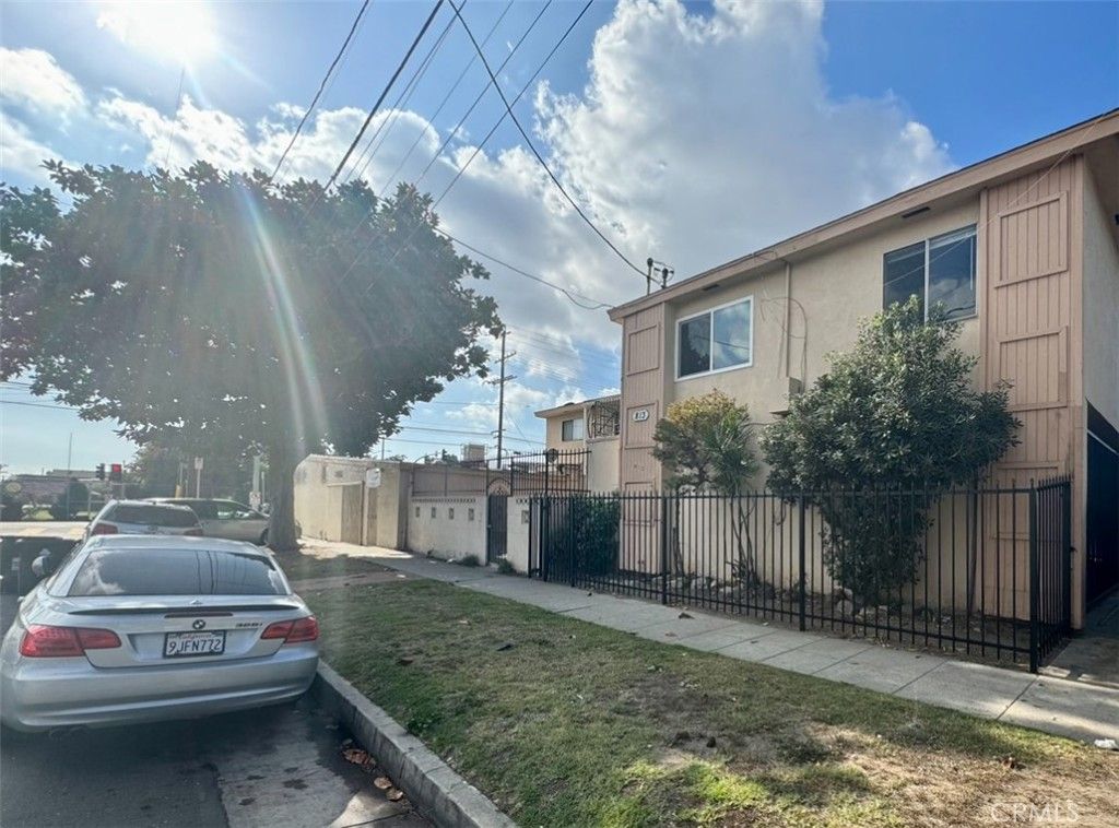Image 2 of property listing at 703 W Anaheim, Wilmington, CA 90744