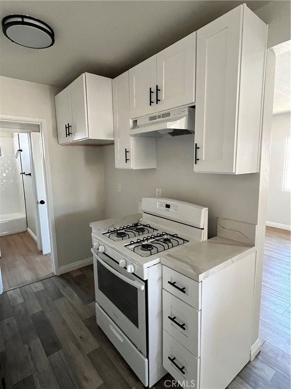 Image 7 of property listing at 703 W Anaheim, Wilmington, CA 90744