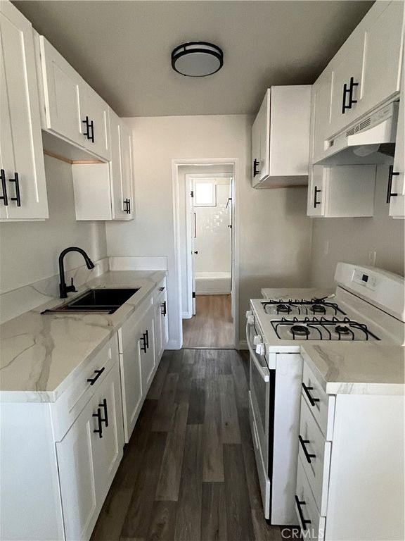 Image 8 of property listing at 703 W Anaheim, Wilmington, CA 90744