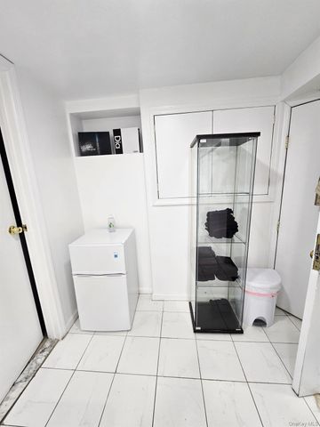 8426 Grand Avenue 1st Floor, Elmhurst, NY 11373