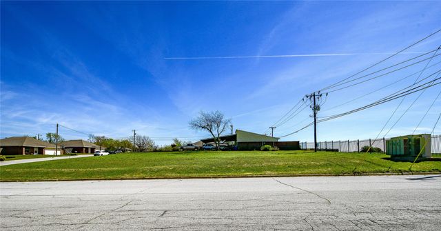 8433 Downe Drive, White Settlement, TX 76108