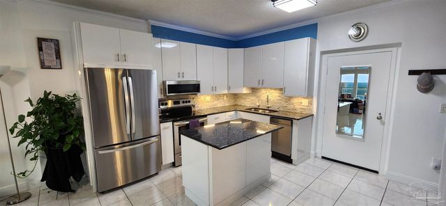 825 Bayshore Dr 1203, Pensacola, FL 32507