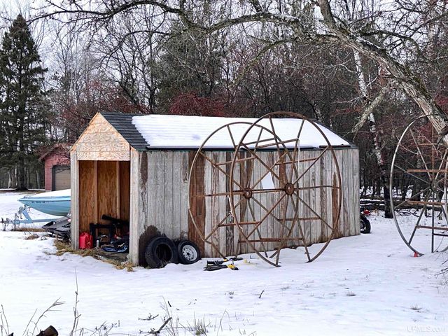 1100 E Breitung Avenue, Kingsford, MI 49802